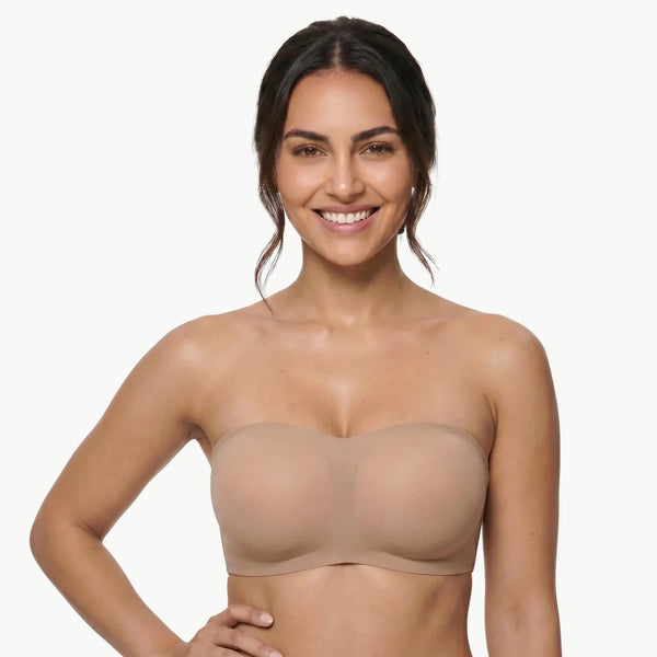 Soutien-gorge invisible sans bretelles beige porté de face