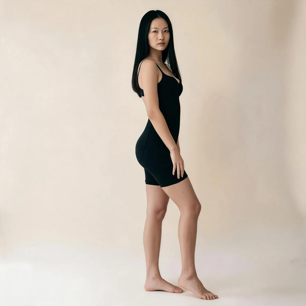 Body short noir, vue de profil