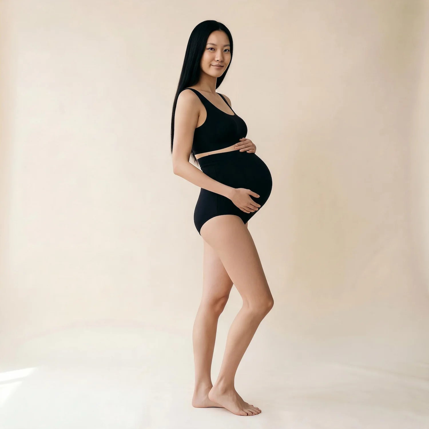 Culotte post partum noir, vue de profil