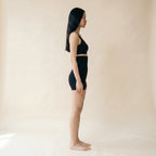 Panty gainant taille haute — vue de profil, silhouette galbée sans démarcation