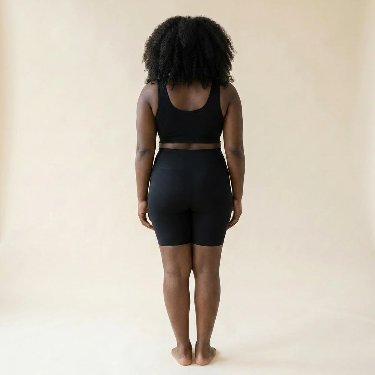 Shorty gainant invisible — vue de dos, coupe boyshort couvrante, finition seamless invisible