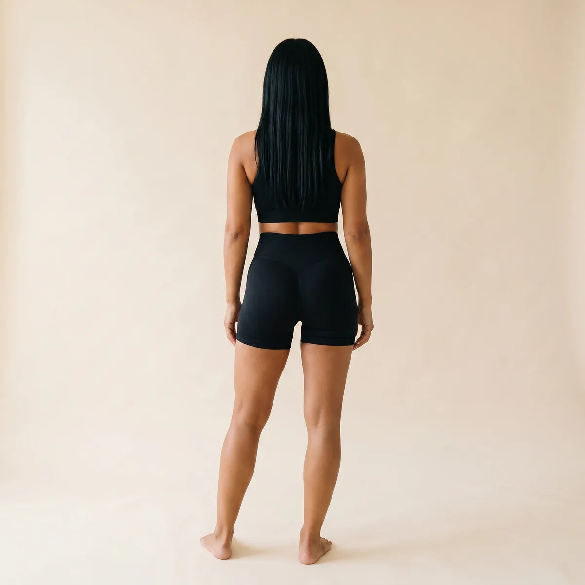 Shorty gainant push-up Elya noir — effet bombé vue de dos, sans coutures apparentes